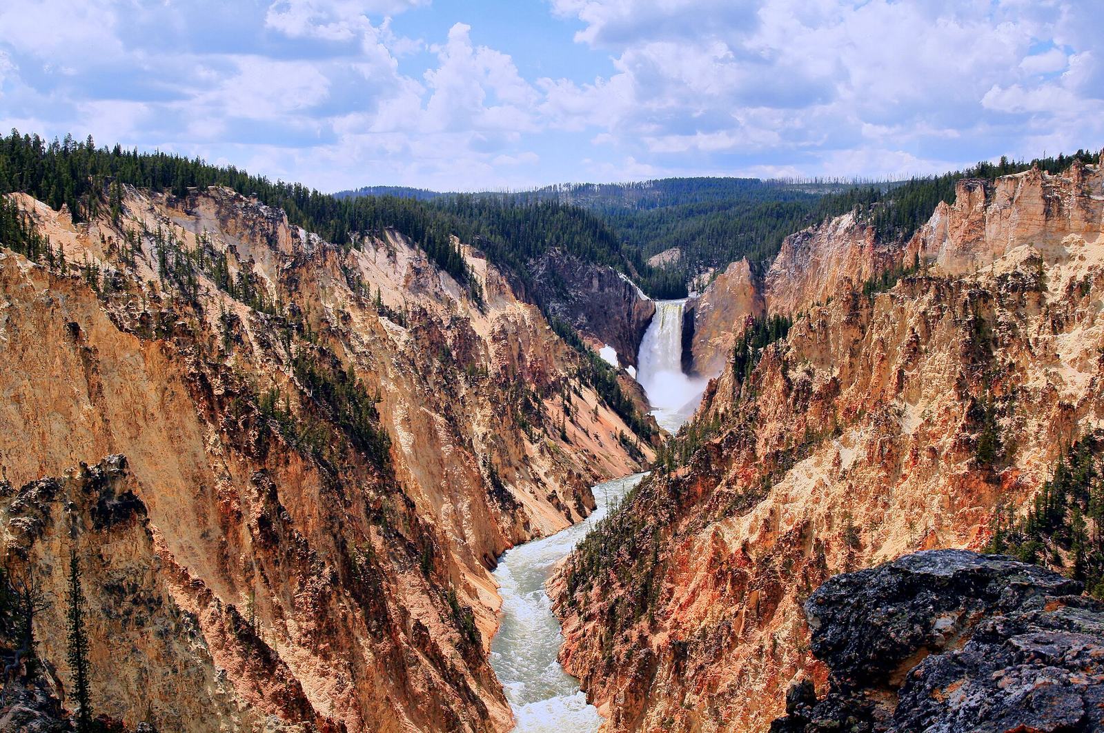 Things to Do in Yellowstone: 40 Best Attractions by Region, With Drive Times and Current Closures