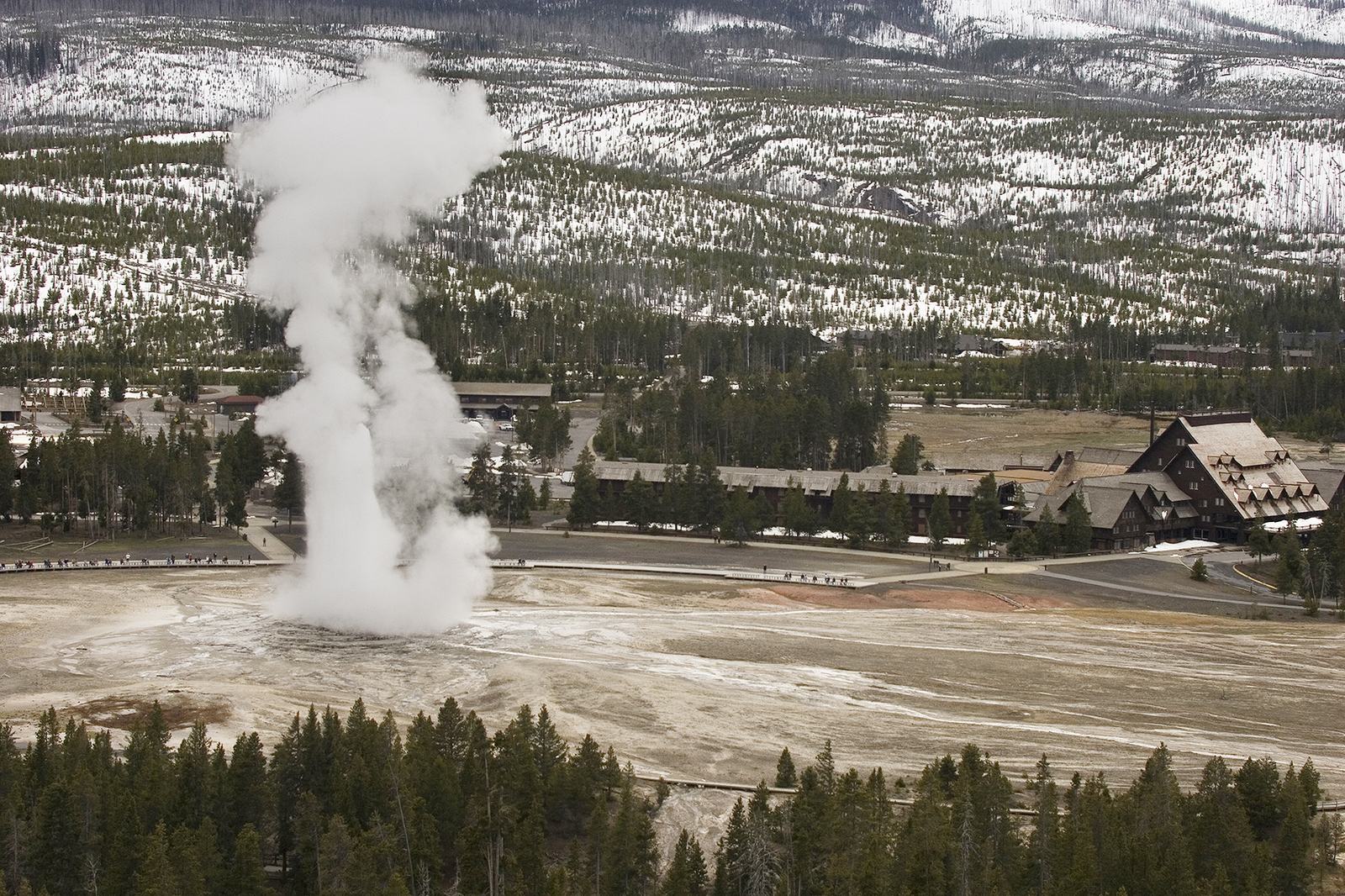 Old Faithful Inn: Rooms, Wings, Prices and Tips for Staying in the World’s Most Famous Lodge