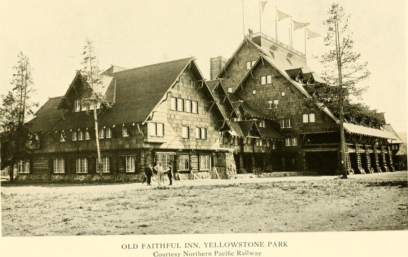 An early twentieth-century photograph of the hotel across the bare geyser basin
