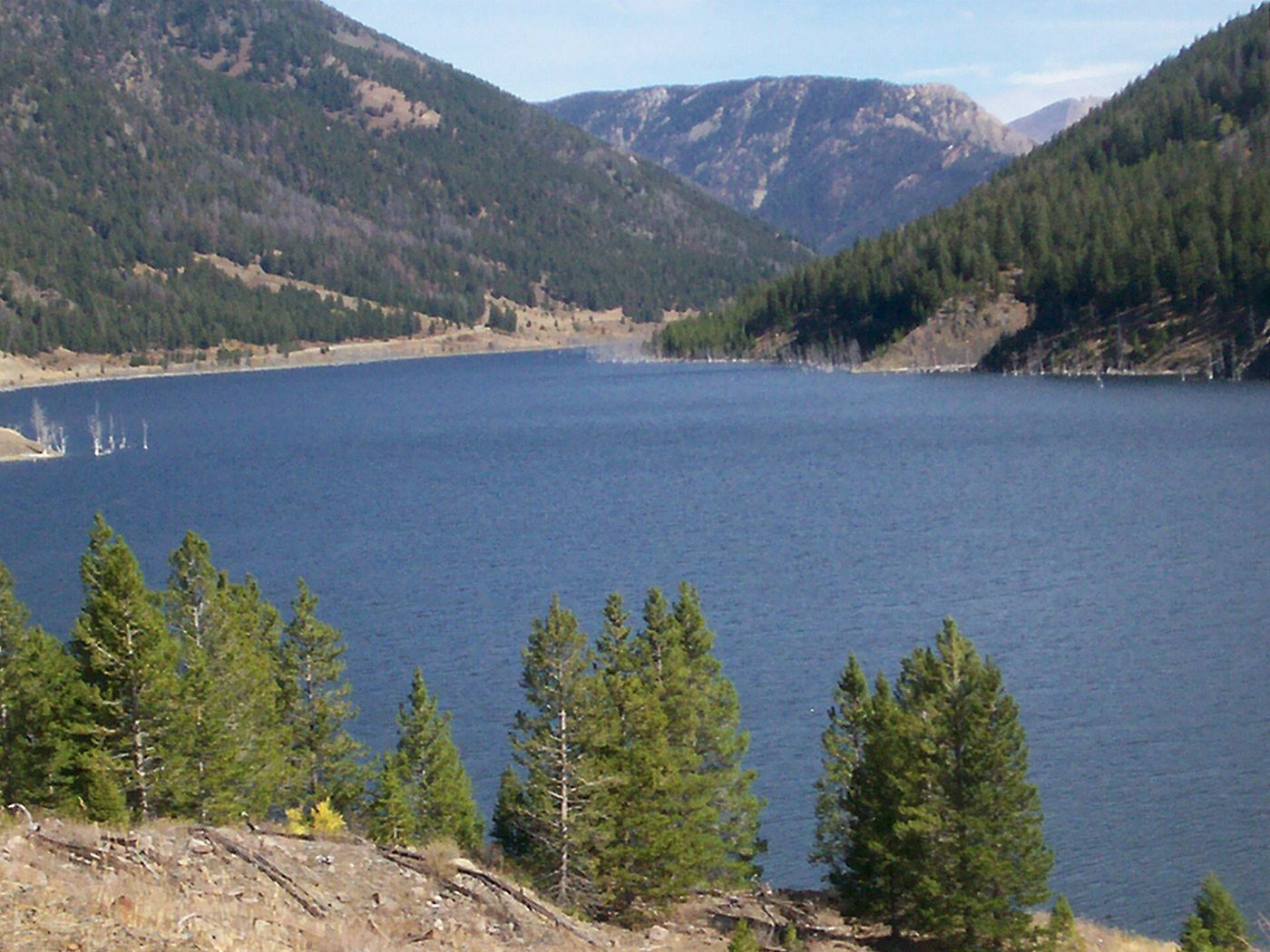 Earthquake Lake filling the Madison River canyon with dead trees along the shore
