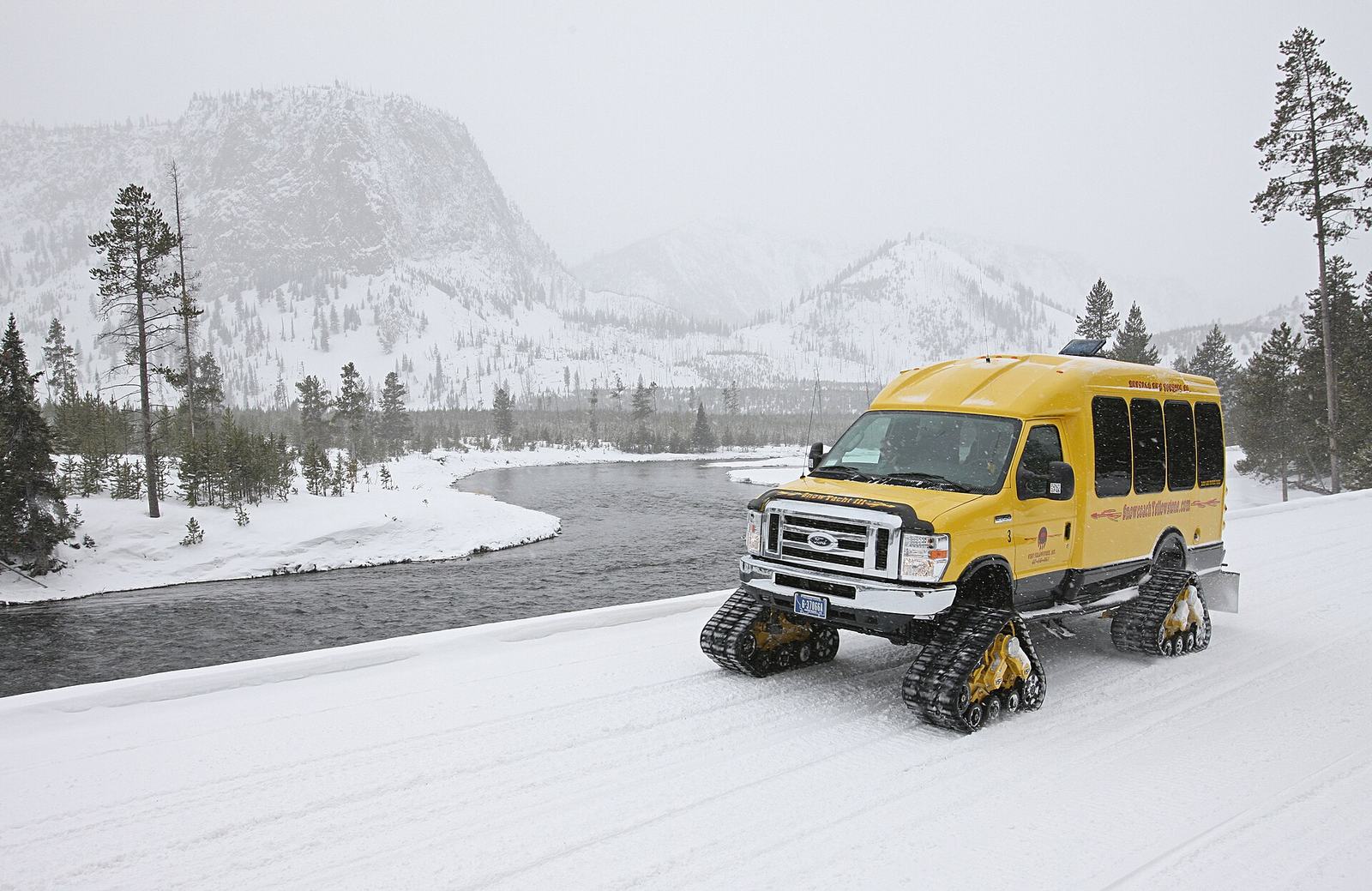 Yellowstone in Winter: 2026-27 Oversnow Dates, What’s Open, How to Get In and Where to Stay