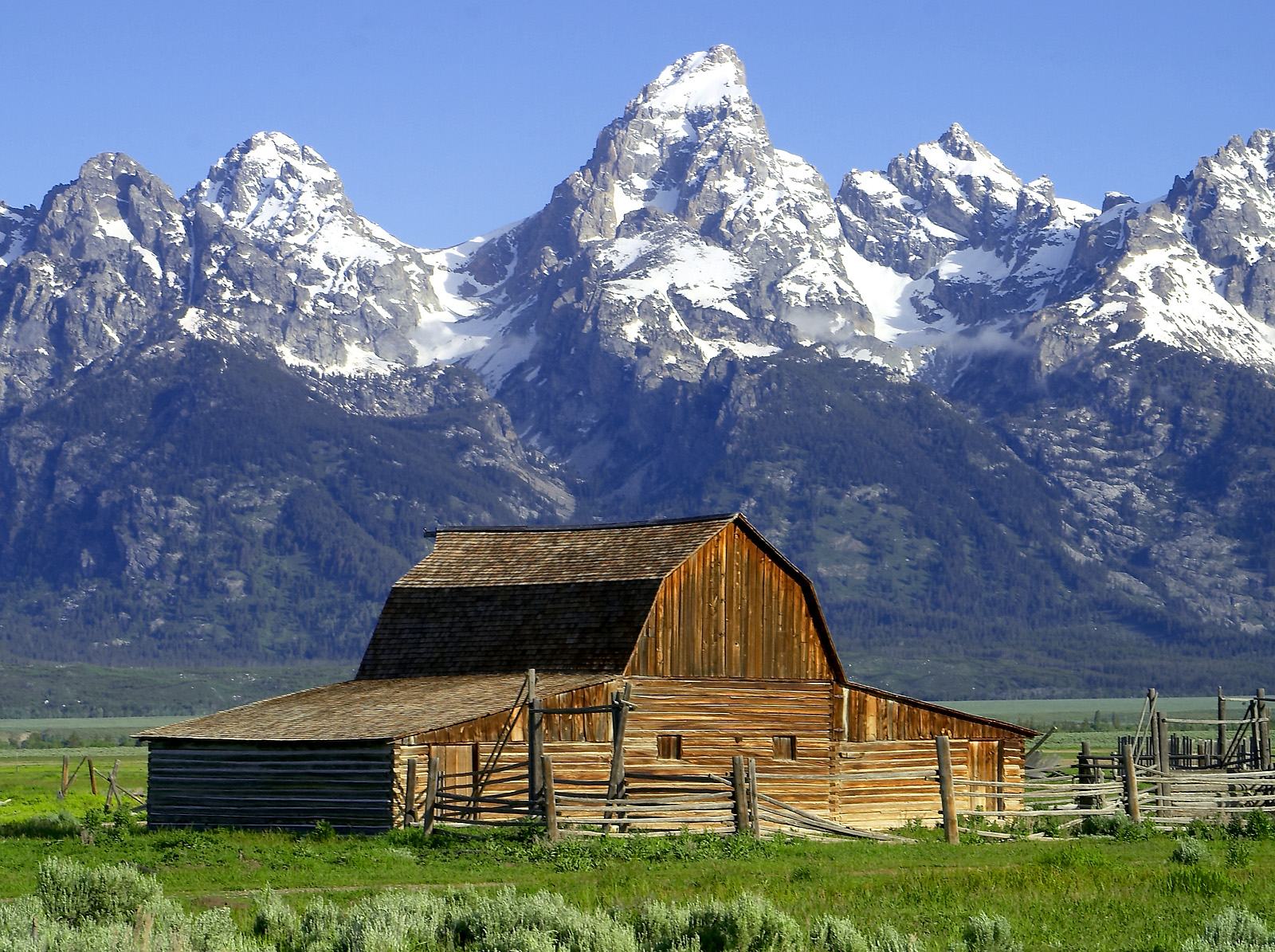 Yellowstone and Grand Teton: The Complete Two-Park Planner and Itinerary (3 to 8 Days)