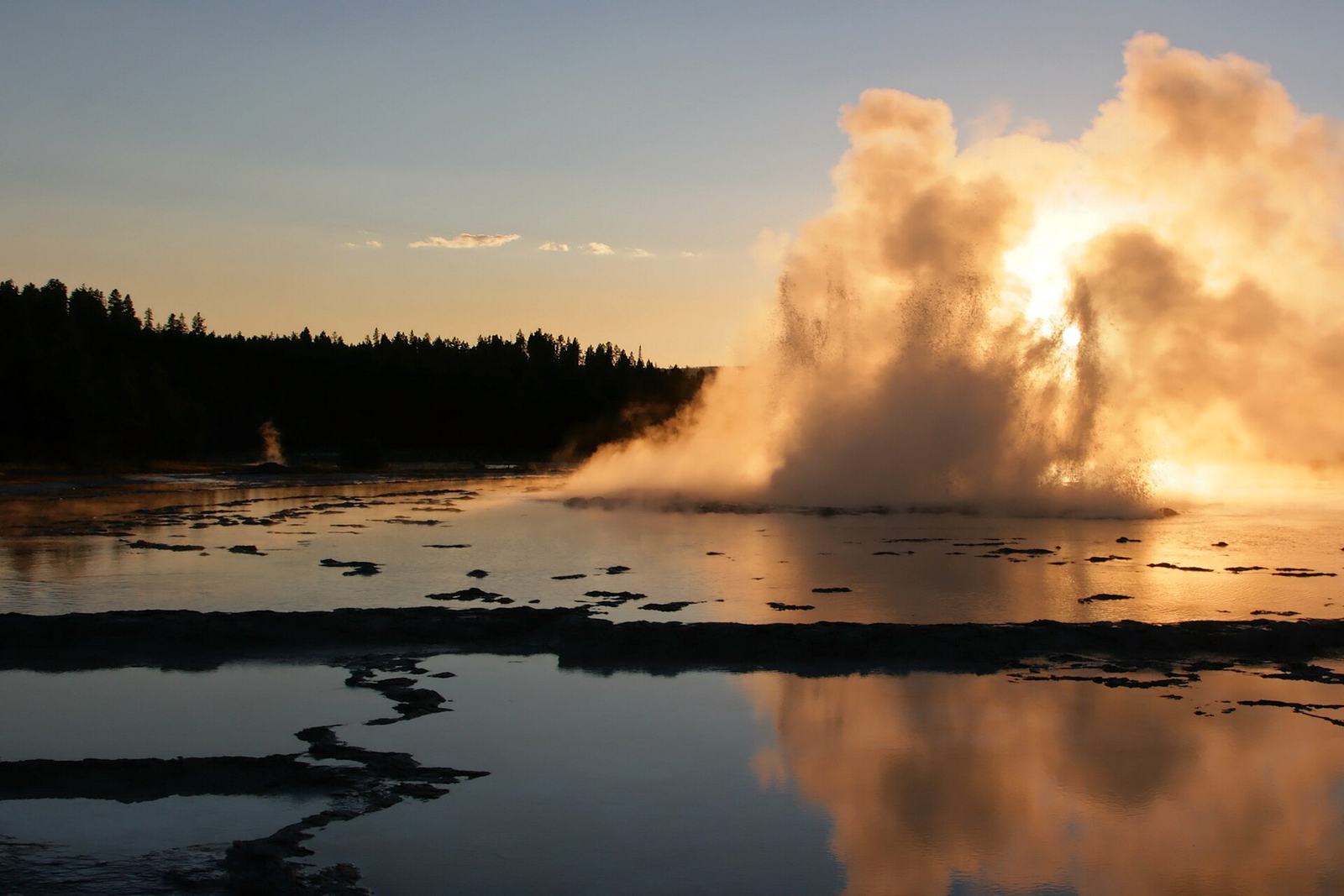 Yellowstone Geysers and Hot Springs: The Complete Guide to Every Geyser Basin